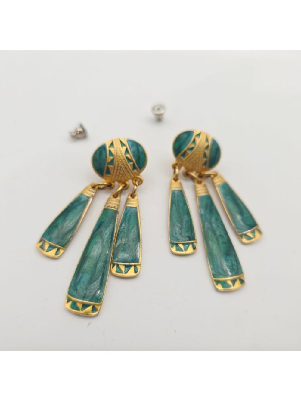 Vintage Gold-Tone & Green Enamel Tribal Style Dangle Earrings 2" - Picture 4 of 5
